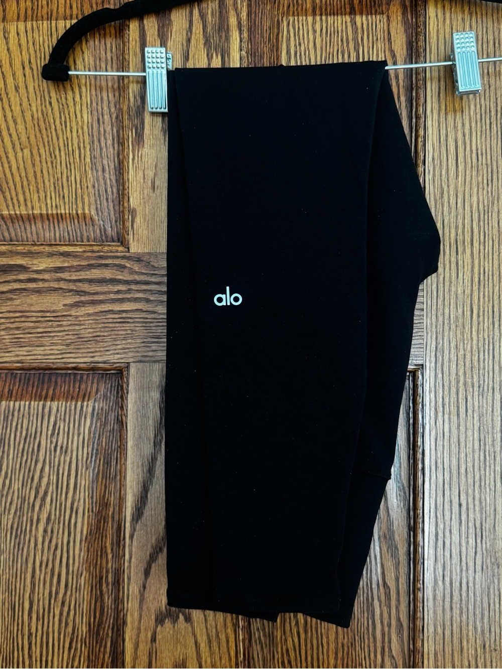 ALO Yoga Black Seamless Leggings with White Logo